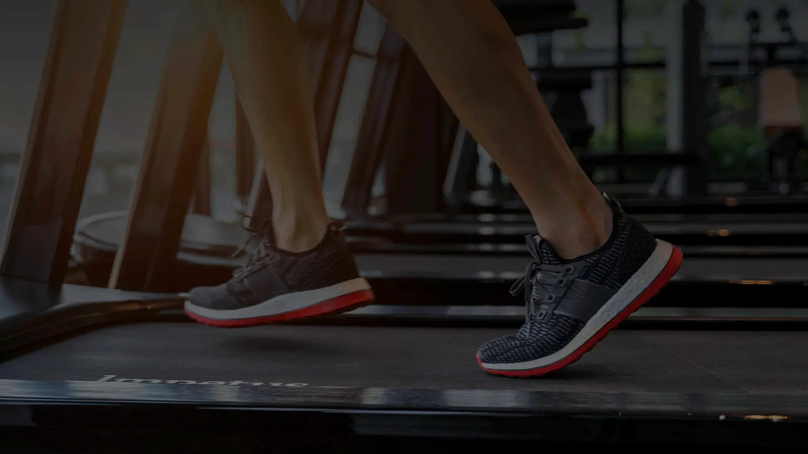 Laufschuhe auf dem Laufband